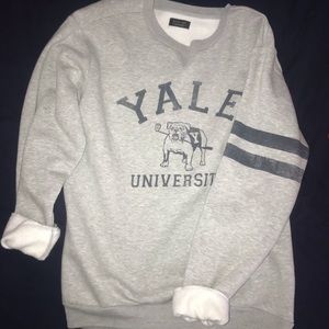 Yale crew neck sweatshirt